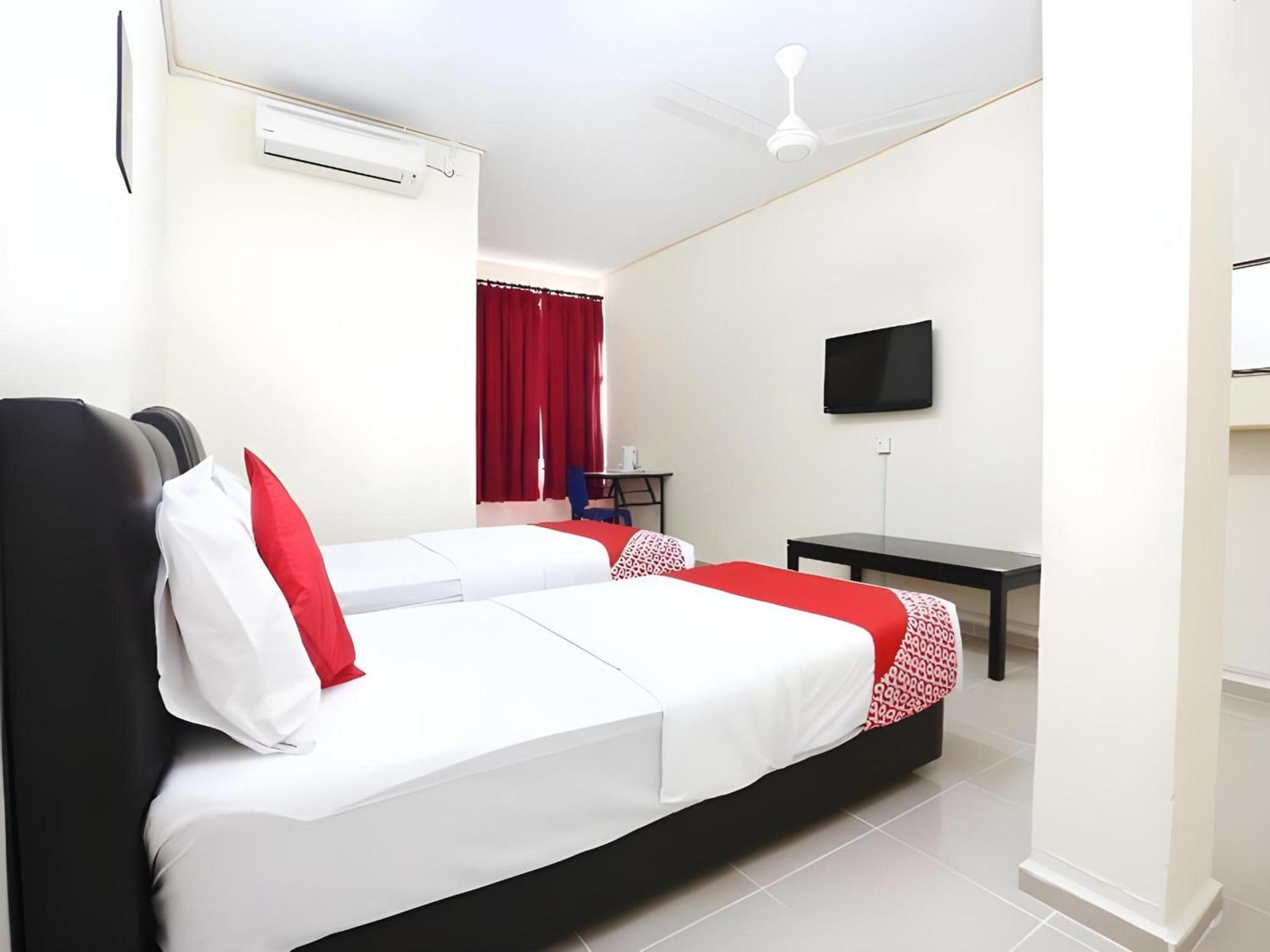 Super Oyo 89640 Hotel Pelangi Marang Exterior foto