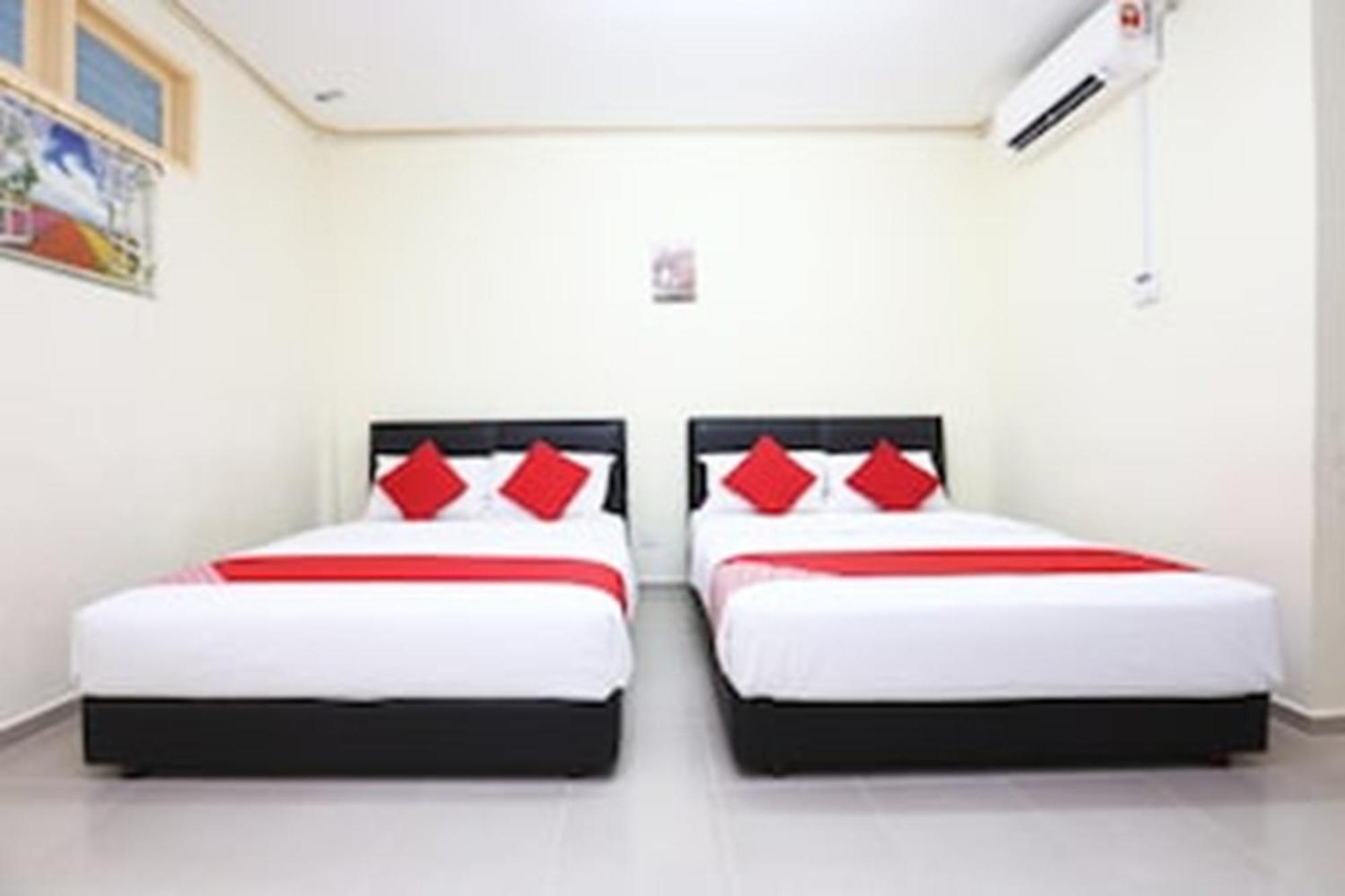 Super Oyo 89640 Hotel Pelangi Marang Exterior foto